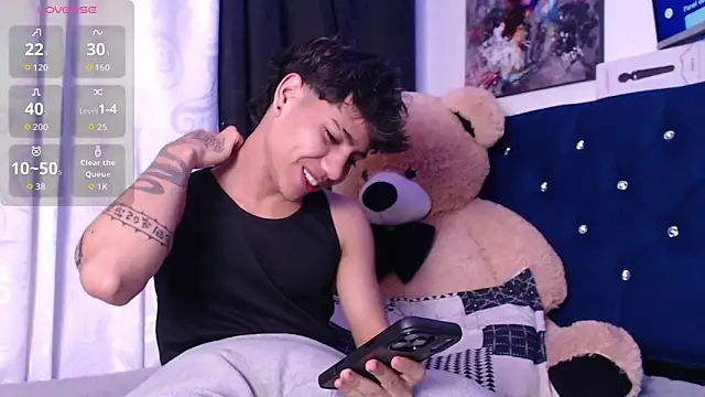 Snapshot of Sexys_Boys_Hot1 chatting on November 11, 2:17 am Sexys Boys Hot1 online show from November 11, 2:17 am