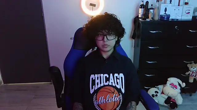 thomascooper7 online show from October 28, 6:29 pm