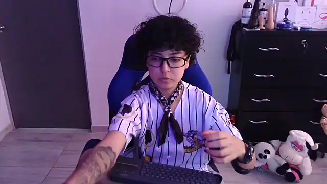 thomascooper7 online show from February 15, 7:13 pm