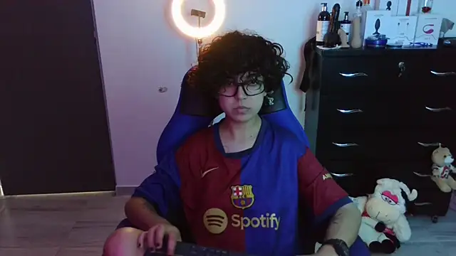 thomascooper7 online show from October 26, 7:03 pm