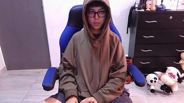 thomascooper7 online show from December 19, 6:54 pm