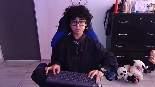 thomascooper7 online show from March 18, 7:26 pm