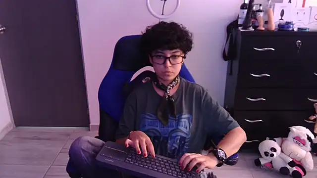 thomascooper7 online show from February 18, 6:48 pm