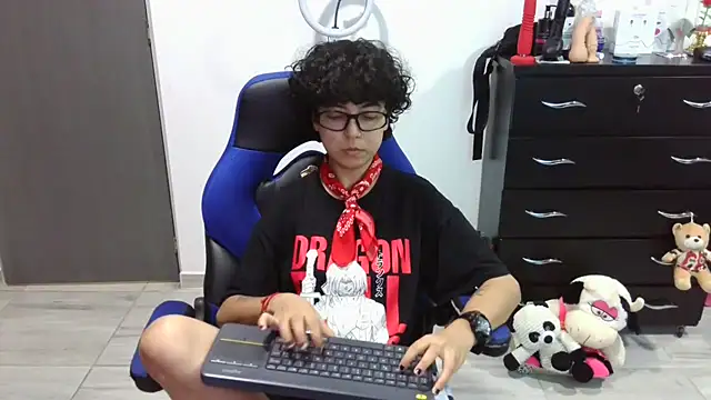 thomascooper7 online show from March 27, 7:48 pm