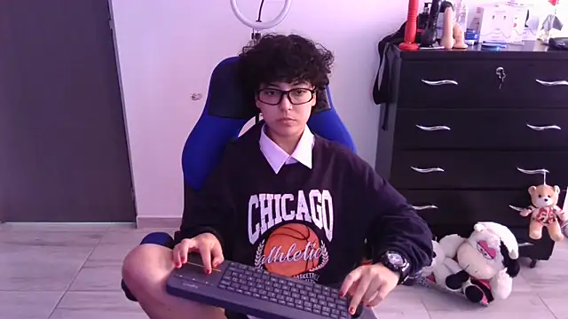 thomascooper7 online show from March 4, 4:26 pm