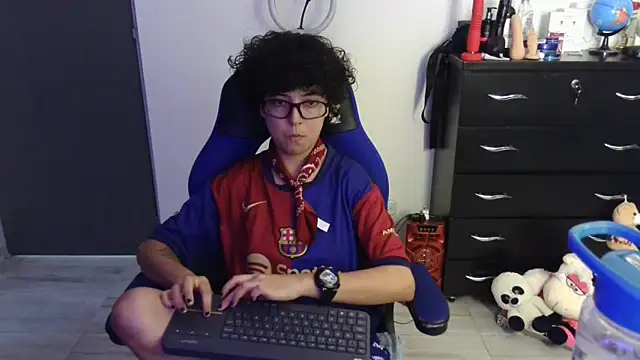 thomascooper7 online show from April 14, 7:19 pm