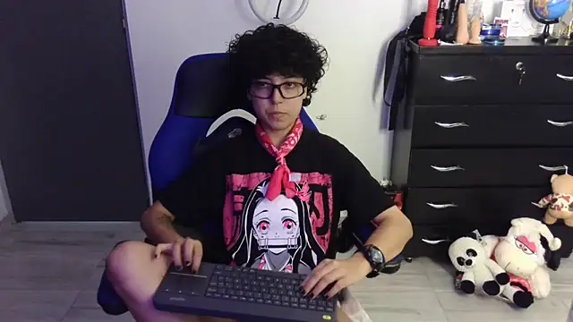 thomascooper7 online show from April 9, 7:20 pm