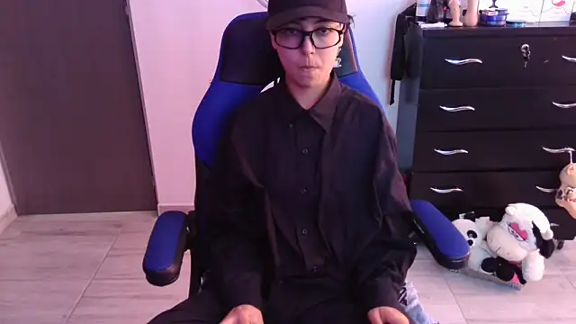 thomascooper7 online show from November 29, 6:41 pm