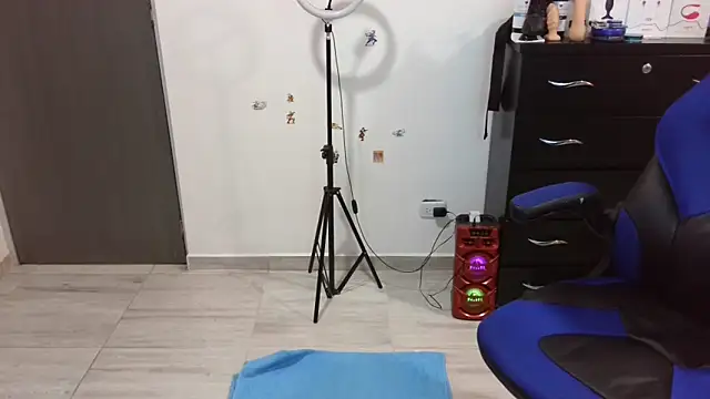 thomascooper7 online show from December 22, 7:25 pm