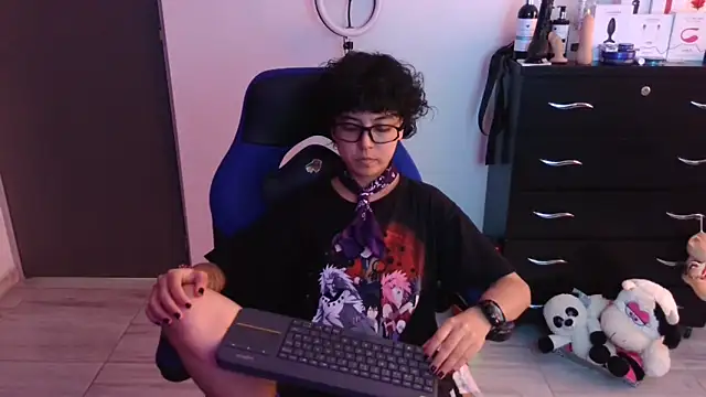 thomascooper7 online show from February 24, 7:37 pm