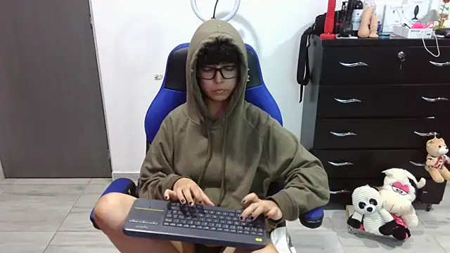 thomascooper7 online show from March 24, 11:27 pm