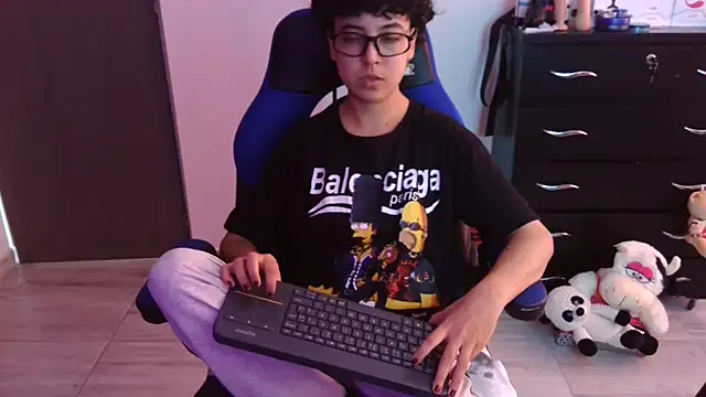 thomascooper7 online show from December 4, 5:56 pm