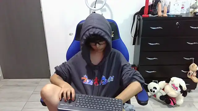 thomascooper7 online show from March 11, 1:10 am