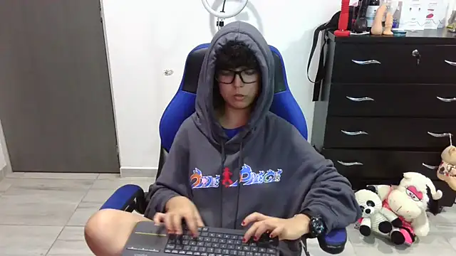 thomascooper7 online show from March 12, 3:01 am