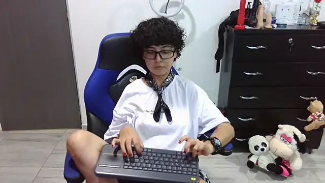 thomascooper7 online show from March 28, 7:37 pm