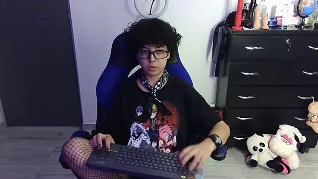 thomascooper7 online show from April 10, 6:37 pm