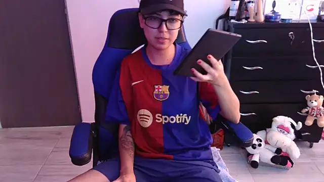 thomascooper7 online show from November 25, 5:57 pm