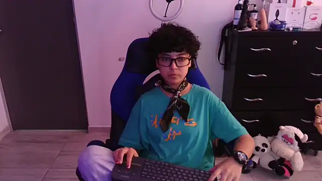 thomascooper7 online show from February 6, 6:37 pm