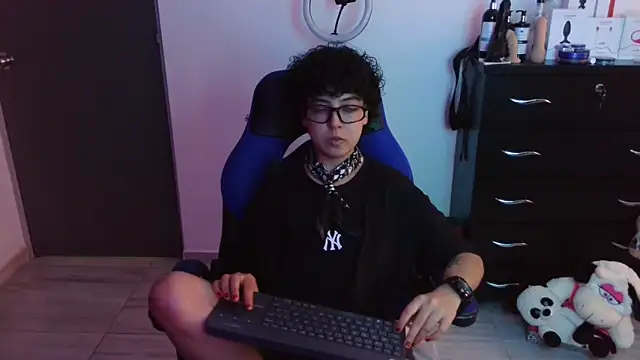 thomascooper7 online show from February 20, 7:16 pm