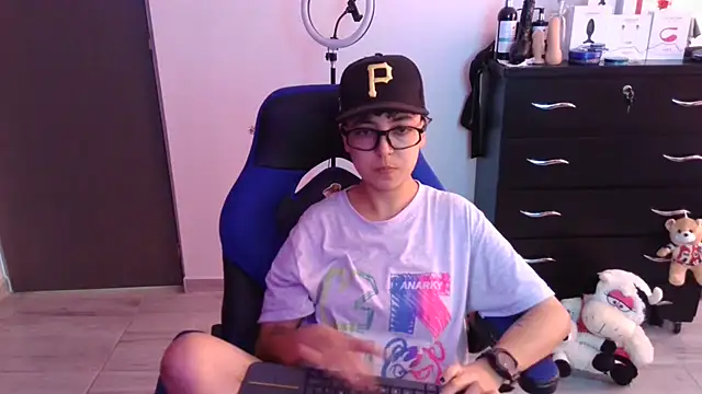 thomascooper7 online show from November 11, 7:19 pm