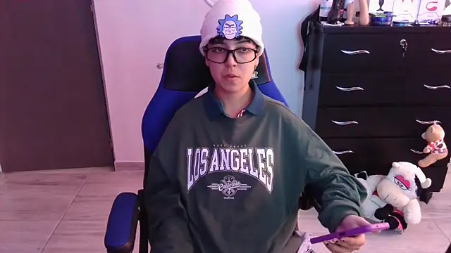 thomascooper7 online show from November 21, 7:13 pm