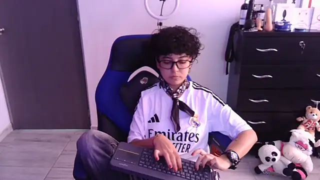 thomascooper7 online show from February 17, 6:49 pm