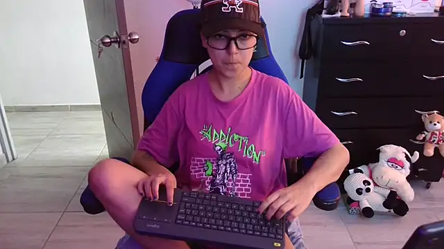 thomascooper7 online show from December 15, 6:25 pm