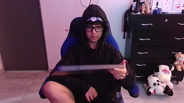 thomascooper7 online show from January 12, 6:58 pm