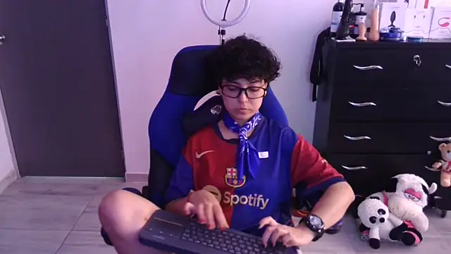 thomascooper7 online show from February 12, 6:51 pm