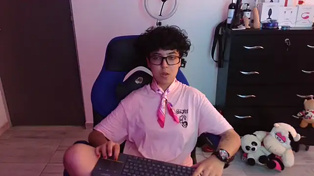 thomascooper7 online show from February 4, 8:37 pm