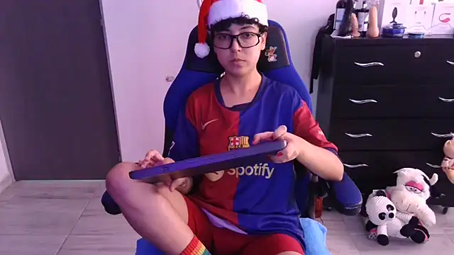 thomascooper7 online show from December 21, 6:53 pm