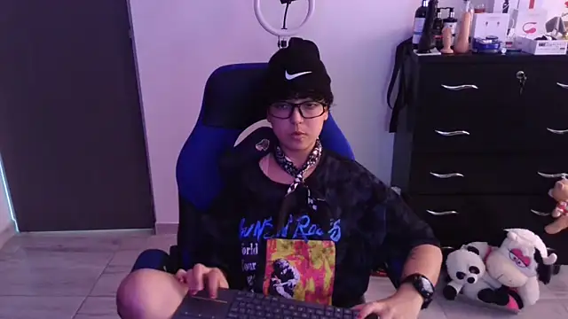 thomascooper7 online show from February 7, 7:44 pm