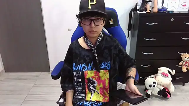 thomascooper7 online show from January 9, 8:27 pm