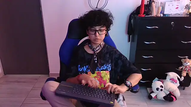 thomascooper7 online show from March 20, 7:37 pm