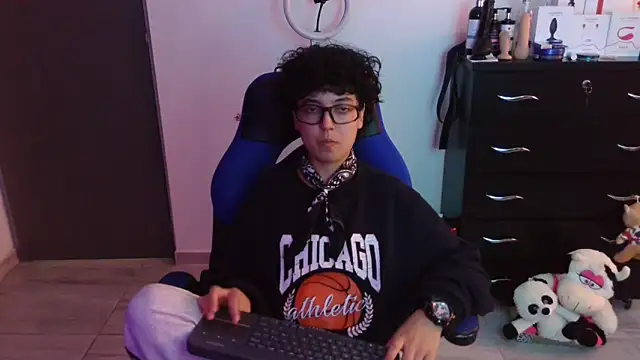 thomascooper7 online show from February 8, 7:22 pm