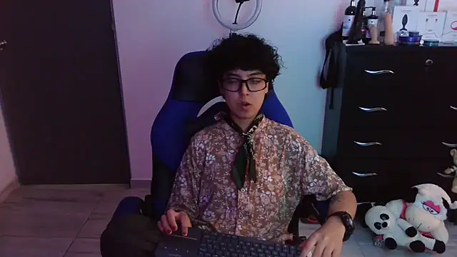 thomascooper7 online show from February 19, 7:11 pm