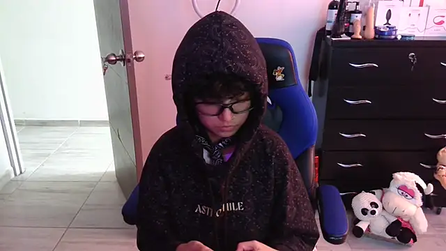 thomascooper7 online show from February 10, 7:46 pm