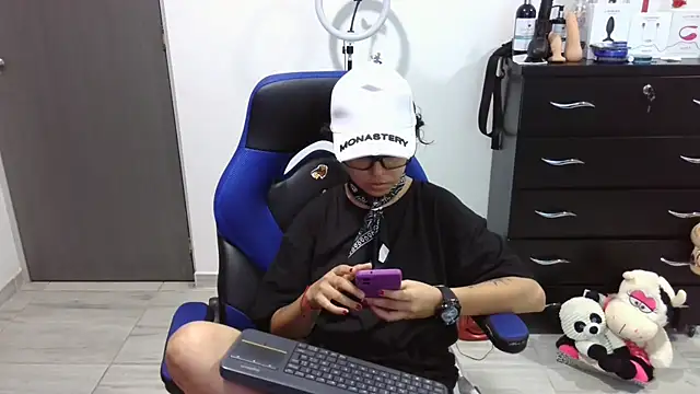 thomascooper7 online show from February 4, 2:50 am