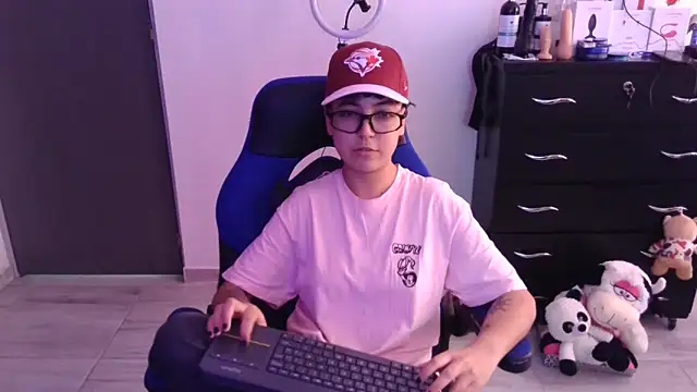 thomascooper7 online show from November 15, 6:23 pm