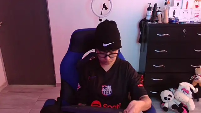 thomascooper7 online show from November 13, 6:34 pm