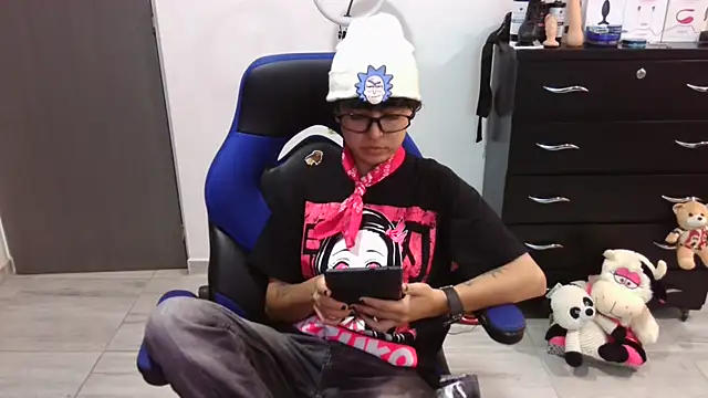 thomascooper7 online show from January 10, 7:20 pm