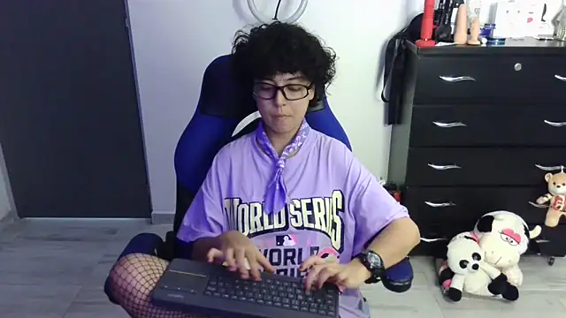 thomascooper7 online show from April 2, 8:15 pm