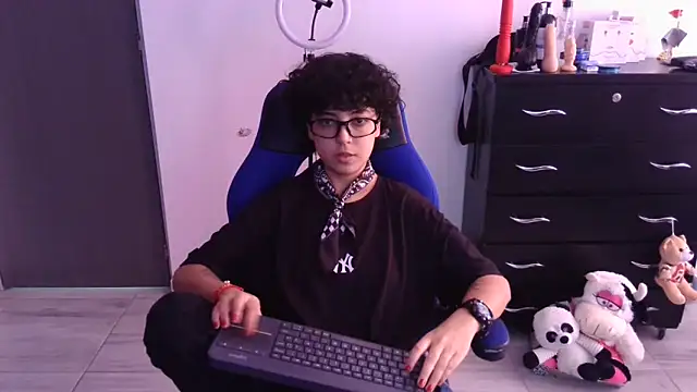 thomascooper7 online show from March 3, 5:31 pm