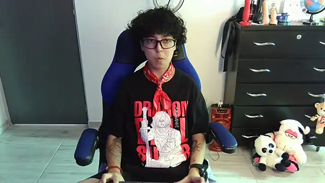 thomascooper7 online show from April 5, 4:02 pm