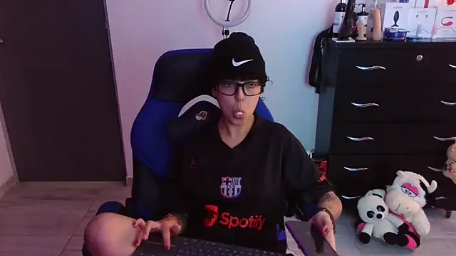 thomascooper7 online show from January 31, 7:23 pm