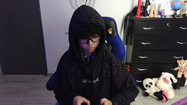 thomascooper7 online show from April 11, 10:46 pm