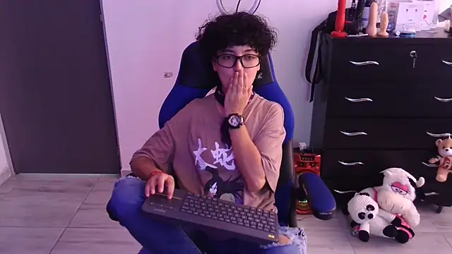 thomascooper7 online show from March 15, 6:26 pm