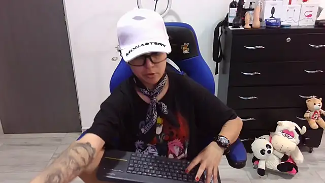 thomascooper7 online show from January 14, 8:12 pm