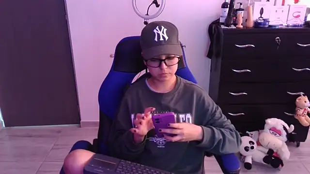 thomascooper7 online show from November 16, 7:07 pm