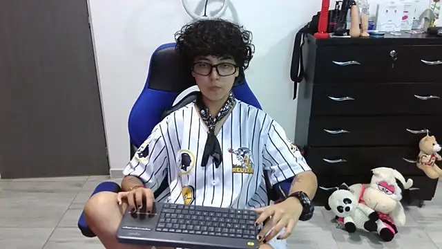 thomascooper7 online show from March 26, 7:45 pm